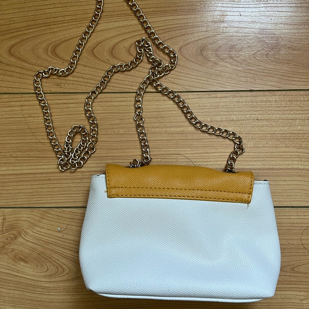 Small Gold Chain Handbag - Picture 2 of 3